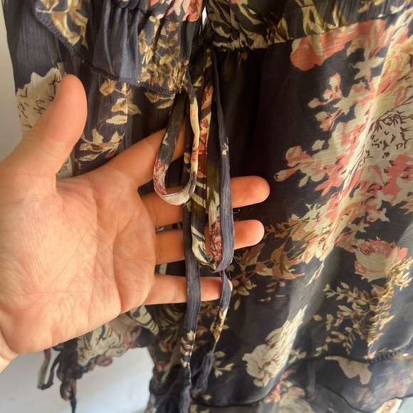 ASOS DESIGN pleated tiered midi dress in navy floral print with lace trim - Picture 6 of 9